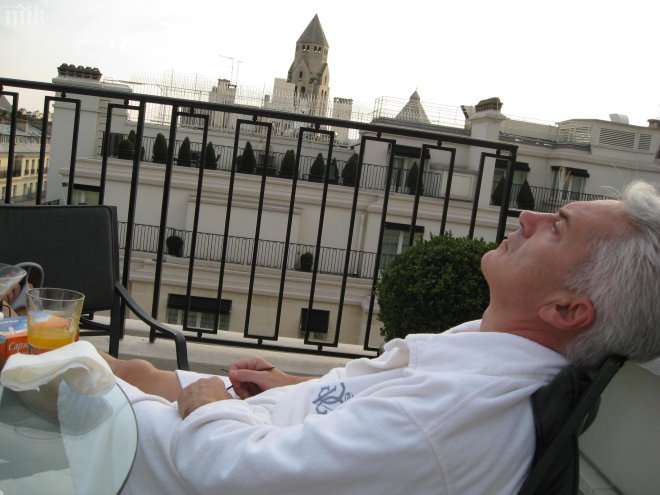 Нова сензация в ПИК! Волен Сидеров се забавлява в най-скъпия хотел в света - "Джордж Пети"! Вижте куриозни снимки от Париж и Венеция!