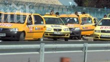 Столичен таксиджия преби и ограби клиент на колега