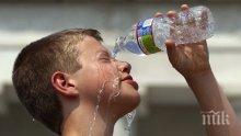 Водата в пластмасовите бутилки съдържа 25 000 химикала, провокира рак