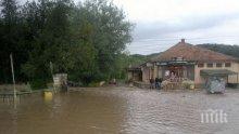 Евакуират бедстващи от село Прилеп с хеликоптери
