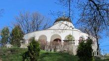 Невероятно! Бели лястовици спасяват манастира „Св. Богородица“ край Бургас