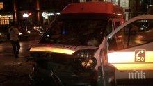 Вижте снимки от тежката катастрофа с линейка в София (галерия)