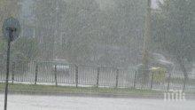 Дъждът предизвика сериозно задръстване от Кабакум към Варна (снимки)