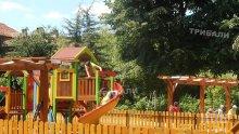 Смях! Баби хвърчат по детските пързалки в Берковица (снимки)