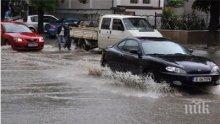 Дъждът в София блокира движението край "Исул"