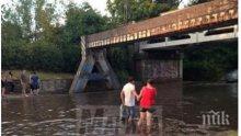 Воден ад: Коли потънаха под жп моста в Пловдив (снимки) 