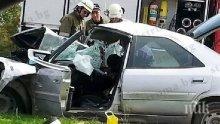 Адска катастрофа край Сандански! Кола се заби с бясна скорост в ТИР, един загина, друг бере душа в болница