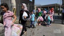 Бежанският лагер в Харманли се пръска по шевовете