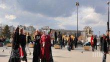 Франс прес алармира: Ромите в България продават гласа си