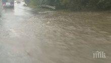Ужас! Преля язовир в Кърджали, десетки къщи под вода