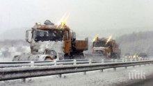 86 снегорина почистват и обработват софийските улици 