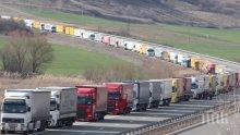 Опашка от камиони на българо-турската граница
