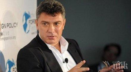 Шокиращи разкрития! Двама изсипали 8 куршума по Немцов - младата му приятелка помислила, че убиват нея (снимка)