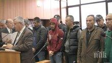 В ареста остават шофьорът на турския тир с цигари и четиримата помагачи