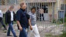 Задържаха и екстрадират трима каналджии на имигранти в София