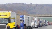 Опашка от камиони чака за преминаване по моста Видин – Калафат
