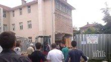 Срути се стена в Природо-математическата гимназия в Казанлък