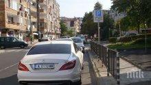 Вижте как паркира приятелката на кметския син в Несебър (снимки)