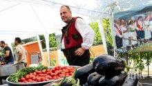 Традиционна лютеница забъркаха на фермерски пазар в София