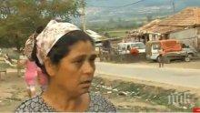 Ромите от Гърмен: Не ни бутайте къщите!