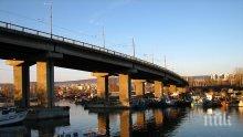 Голямо задръстване по Аспаруховия мост във Варна и по пътя за Бургас