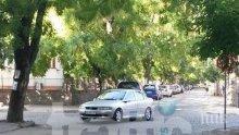 Няма такава наглост! Джигит заряза колата си по средата на централно пловдивско кръстовище