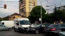 ПЪРВО в ПИК! Лудница в центъра на София! Тежка катастрофа затапи движението (снимки)