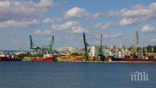 Пристанището във Варна е временно затворено за маневриране заради силен вятър
