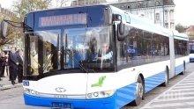 „Идилия” в пловдивските автобуси! Шофьор наду чалга до дупка и говори потелефона (видео)
