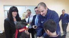 Цветанов връчи над 30 членски карти в Летница и подкрепи кандидата на ГЕРБ за кмет Таня Моврадинова
