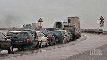 Магистрала „Тракия“ се оказа тясна! Близо 75 000 коли фучат между София и Пловдив за денонощие
