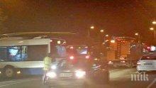 Паника в Бургас! Багер скъса кабелите на тролей, полиция и пожарна са вдигнати по тревога (снимки)