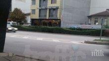 Внимание! Дупка троши крака на пешеходци в центъра на Пловдив 
