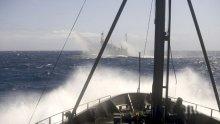 Няма опасност от потъване на бедстващия край Варна турски кораб