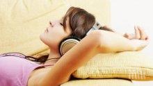 Пеенето и слушането на музика помагат при деменция