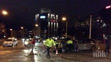 Катастрофиралият в София автобус, помел такси и джип и почти влязъл във вход на подлез 