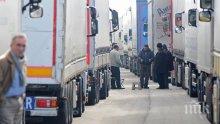 Гръцките фермери са се съгласили да бъде вдигната блокадата на границата докато преминат всички блокирани шофьори