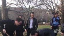 Младежи ГЕРБ от цяла страна засадиха дръвчета в  парка "Свети Врач" в гр. Сандански