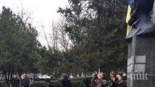 Лидерът на МГЕРБ Георг Георгиев се поклони пред паметника на Христо Ботев в Измаил