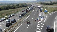 Спряха движението на товарни автомобили по пътя Тополовец - Добри дол