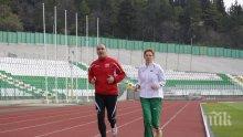 Цветан Цветанов направи 10 обиколки на стадион „Берое“ по време на сутрешния си крос в Стара Загора (снимки)