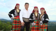 Народният певец Николай Славеев: Специалитетът ми е кавърмата