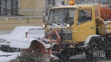 СТОЛИЦАТА ПОБЕЛЯ! Пълна бойна готовност в София! Снегорините тръгнаха на битка със зимата
