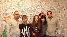 Дъщерята на Румен Радев позира на лимузина, взе на подбив децата на властта (СНИМКА)