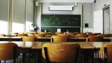 БЛАГОРОДНО! Директор раздава стипендии от собствения си джоб