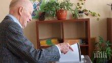 Цар Симеон II гласува в ОУ „Цар Симеон I”
