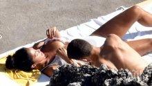 ГОРЕЩО! Лъснаха още голи СНИМКИ на Никол - ето какво прави с Гришо... (18+)