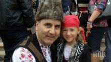 САМО В ПИК И "РЕТРО"! Александър Симов с ексклузивен коментар: Цветанов да открие парламента в народна носия! Патриотизмът се превърна в кич и стока, която носи големи пари