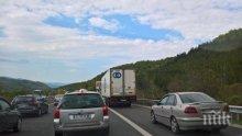 Няма да се научим! Шест пъти са се увеличили глобите през 2017 година за шофиране в аварийната лента
