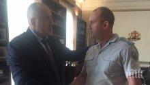 Военният пенсионер Радев е продължение на комунистическите селски умници Вълко Червенков, Тато, Пешо Танкиста, агент Гоце...